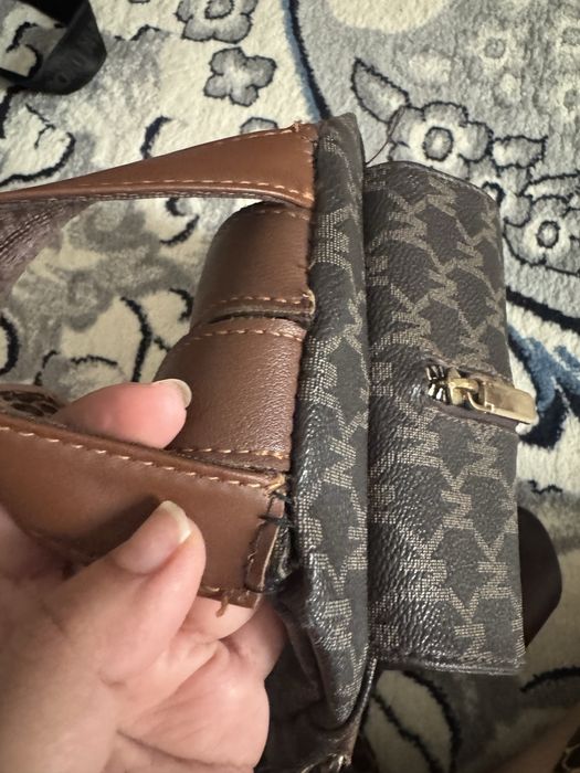 Maktab sumkalari sotiladi