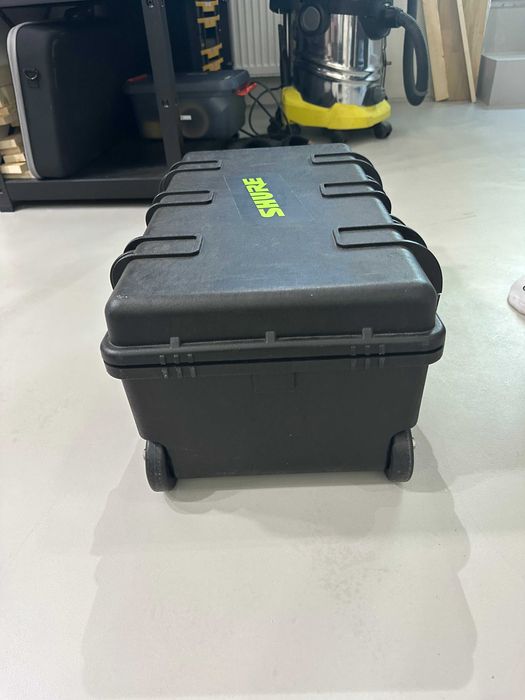 Valiza rigida foto-video AmazonBasics mare, cu roti, burete intact