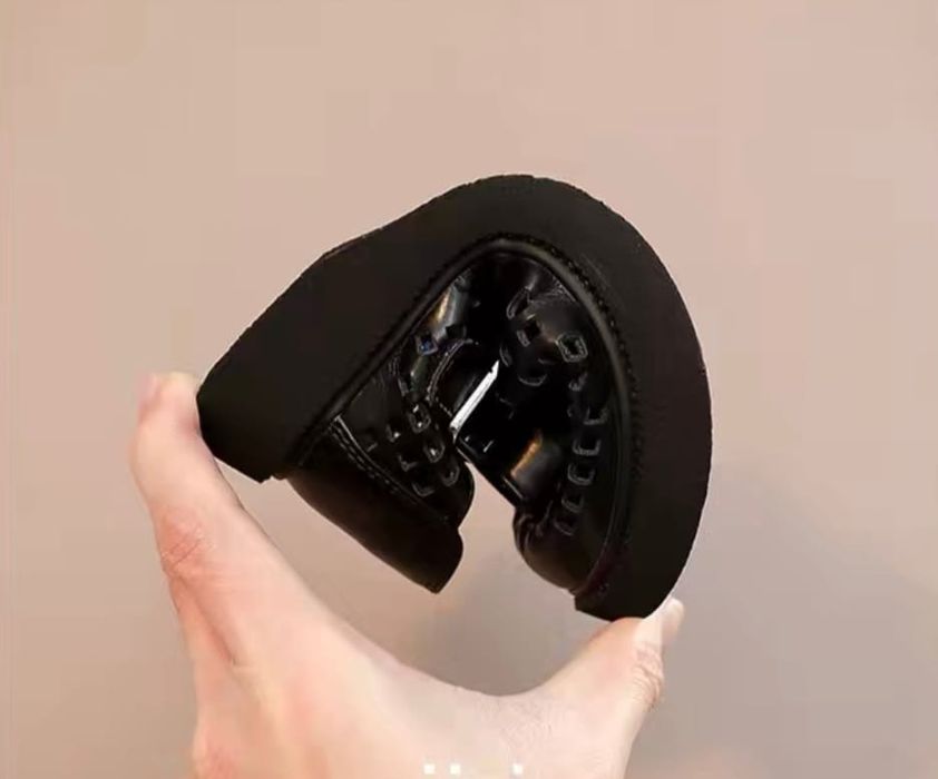 Продам новые туфли на деаочку