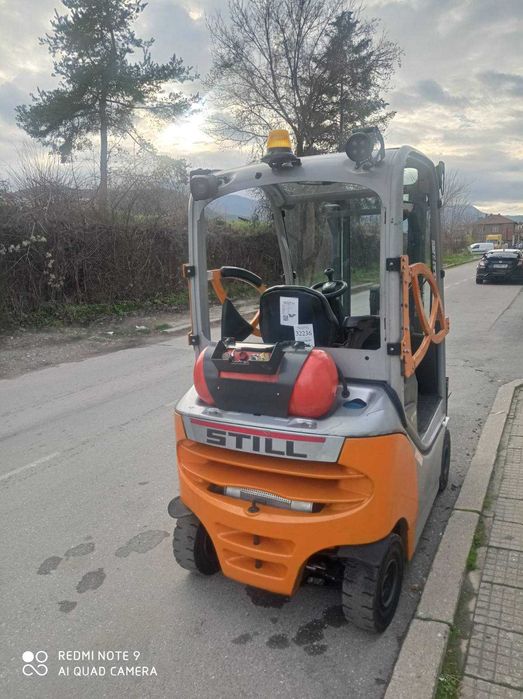 Продавам мотокар Still