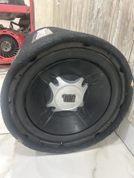 сабвуфер jbl 12дюймов
