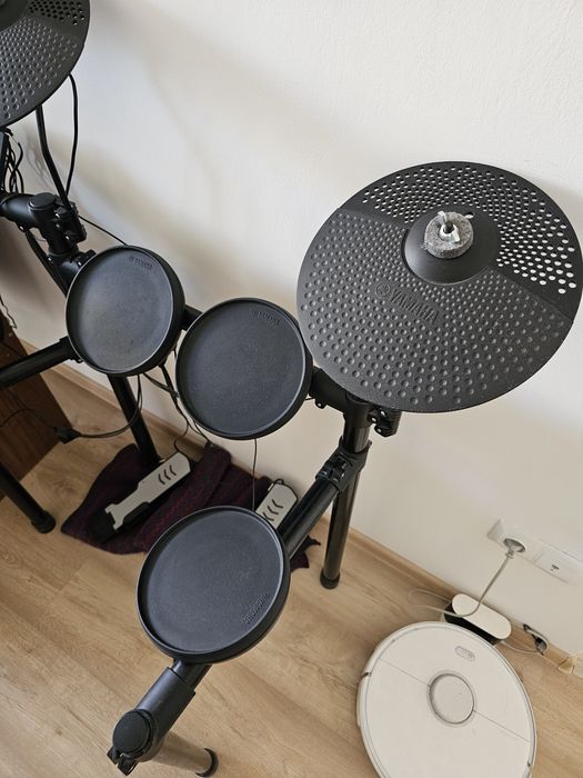 Yamaha DTX402K электронные барабаны.