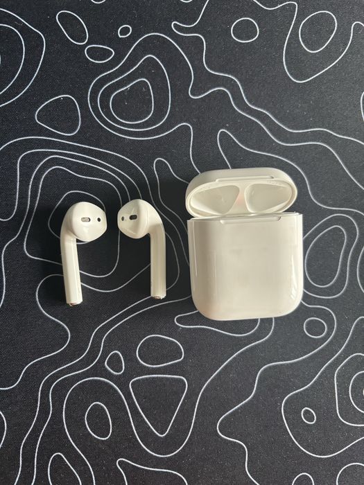 Продам Airpods 1