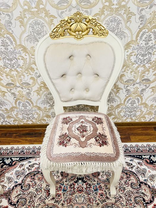 Стол стул мебель на зал