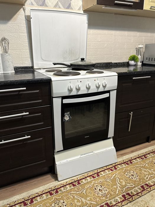 Кухонный гарнитур, плита hansa