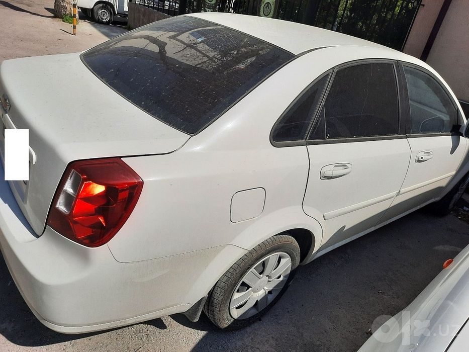 Продается Lacetti (белый, завод ГБО, механика)