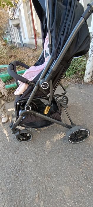 Продам прогулочную коляску