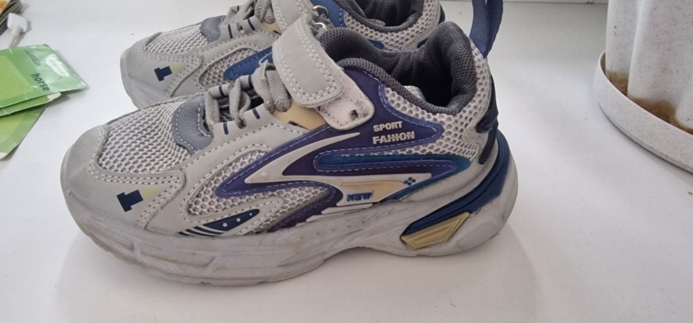 Продам детскую обувь