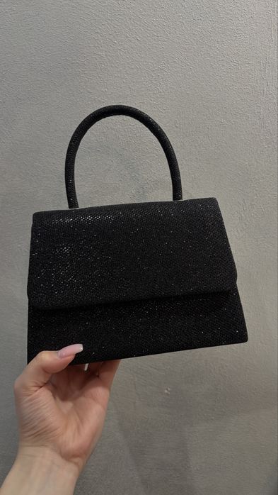 Черна бляскава чанта