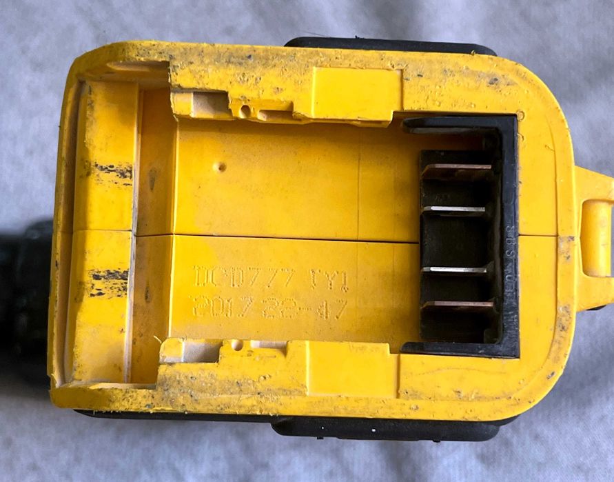 Masina de gaurit si insurubat DEWALT DCD777 brushles - corp