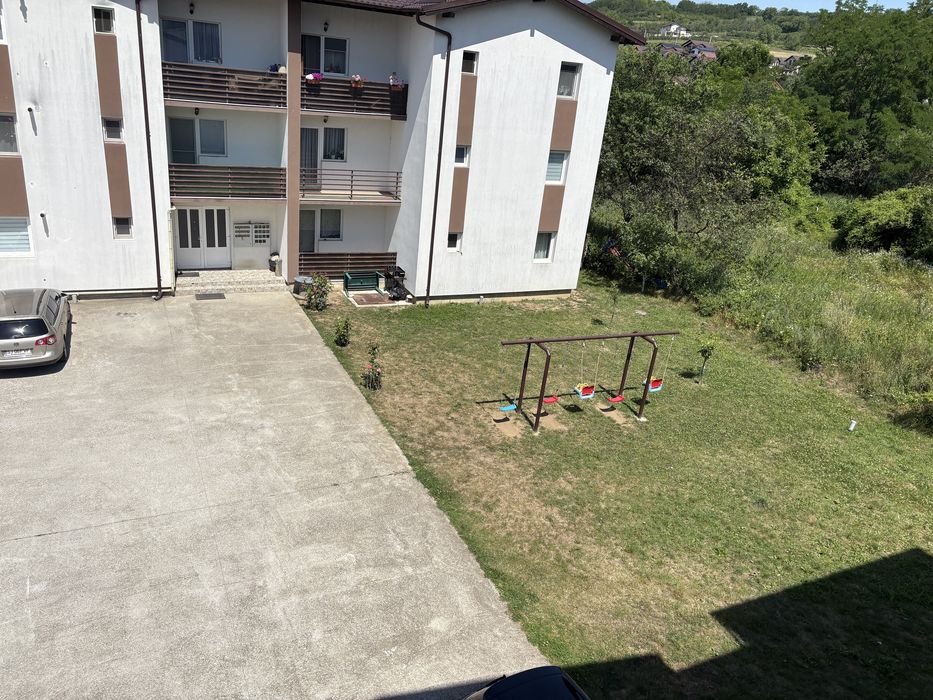 Vând apartament Crișeni
