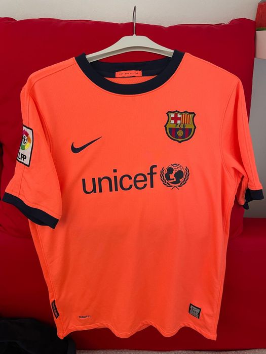 Vand tricouri fotbal