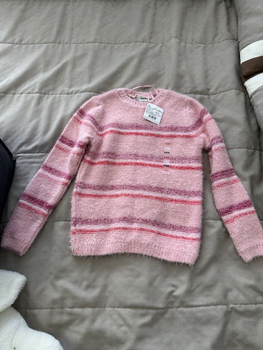 Продам кофты для девочки (на возраст 6-8 лет)