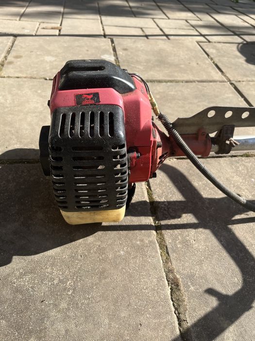 Trimmer gazon Ikra pe benzina