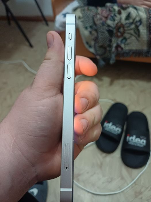 12 айфон продам срочно