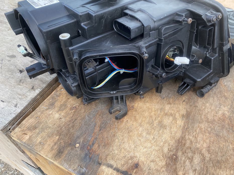 Десен ляв фар за Audi A4 B8 с ксенон и лед  брой гол 8k0941004