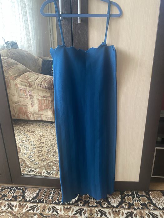 Чисто нова средно дълга синя рокля