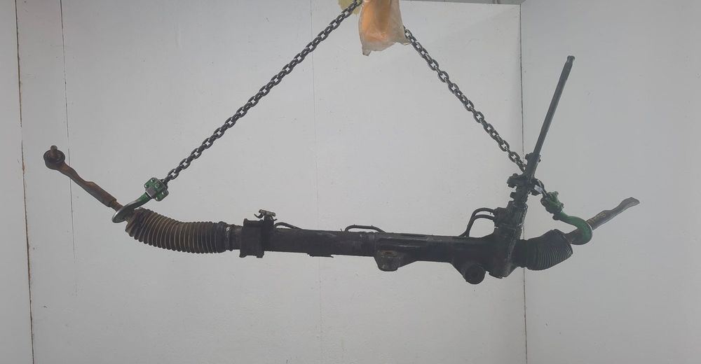 На Toyota Sequoia — Рулевая рейка.