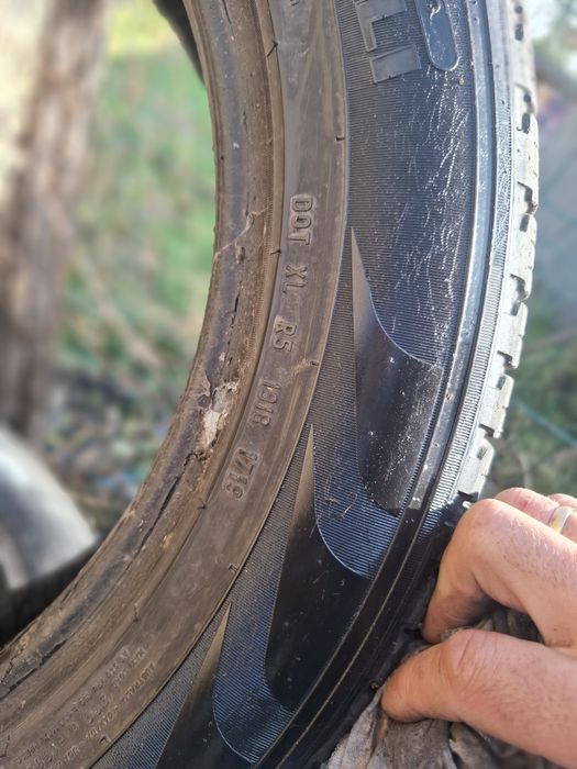 Vand 2 anvelope 225 60 18 preli de iarna bune
