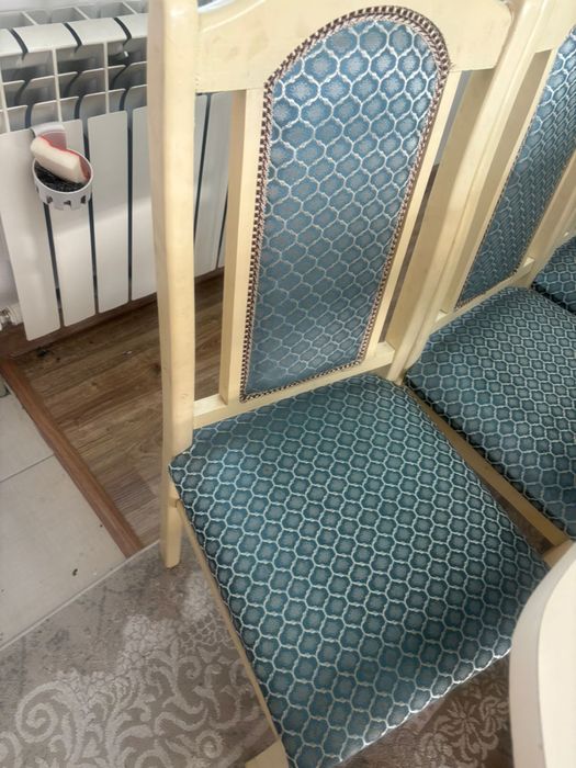 Стол со стульями