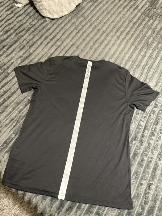 Тениски на Calvin Klein