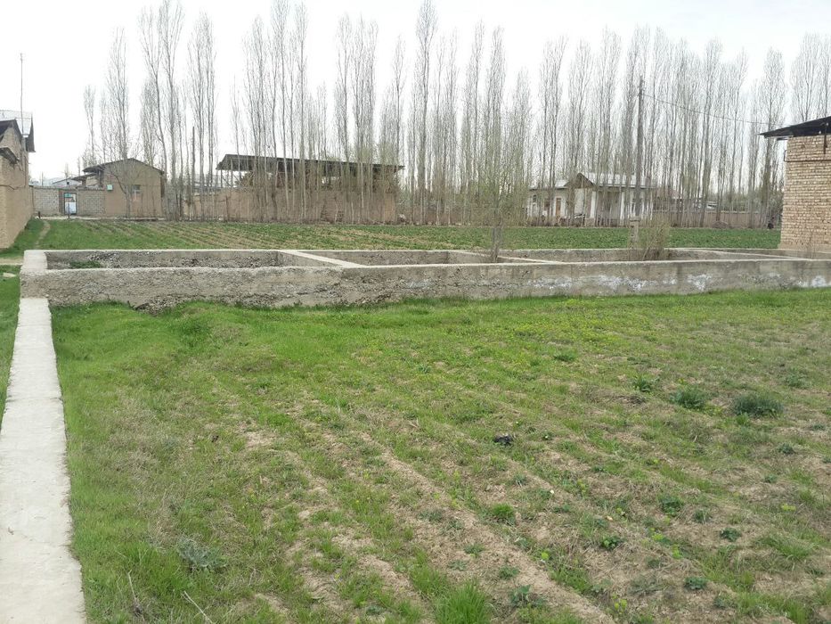 Тинч осойишта махалладан ер сотилади