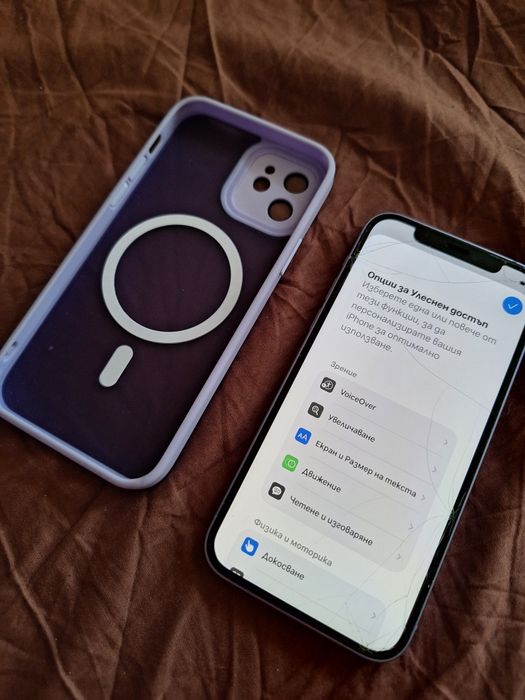 iPhone 12 в отлично състояние и 10 калъфа към него