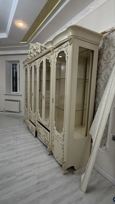 Продам сервант в гостиную