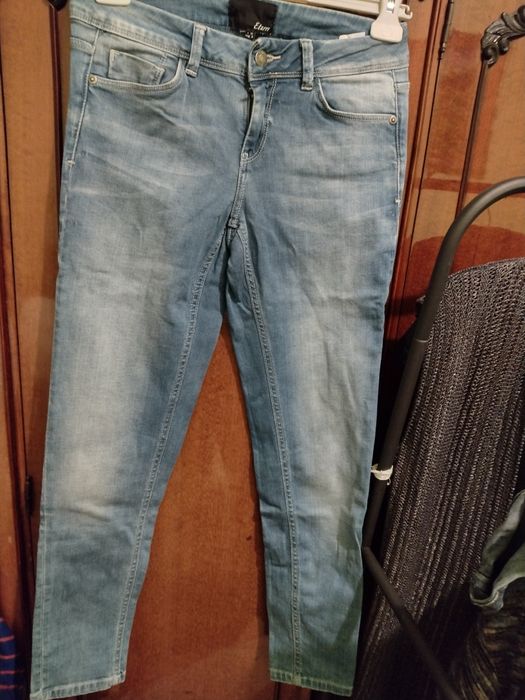 Pantaloni trening, blugi și pantaloni stofa .