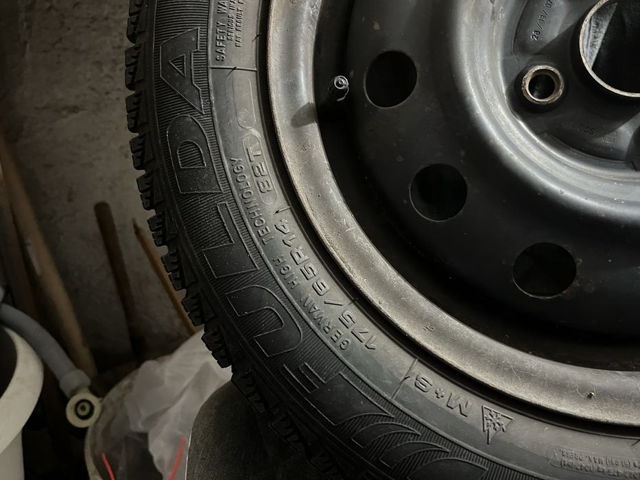 5Jx14 ET45 4x100 54мм джанти за Suzuki Swift + зимни гуми