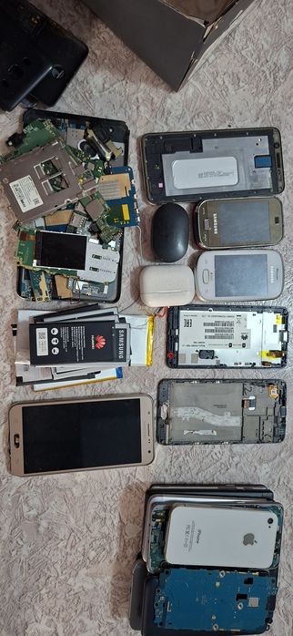 Запчасти и кнопочные телефоны