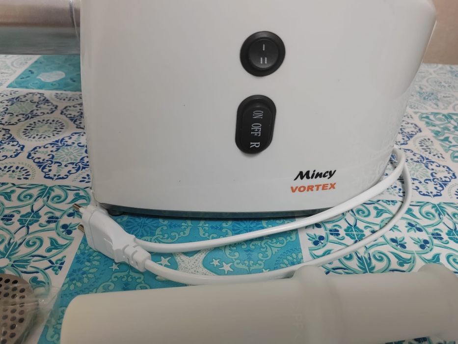 Vand mașina de tocat Vortex