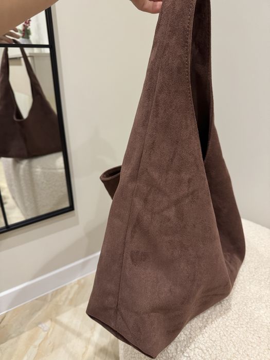 Велурена кафява чанта модел 2025