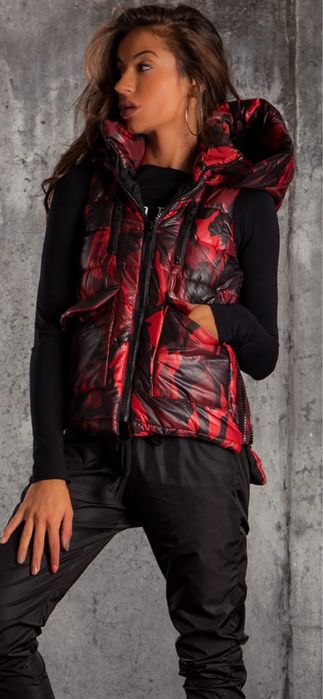 Червен елек от EXCLUSIVE