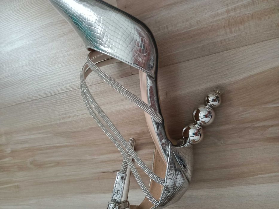 Pantofi cu strasuri argintii 40-41