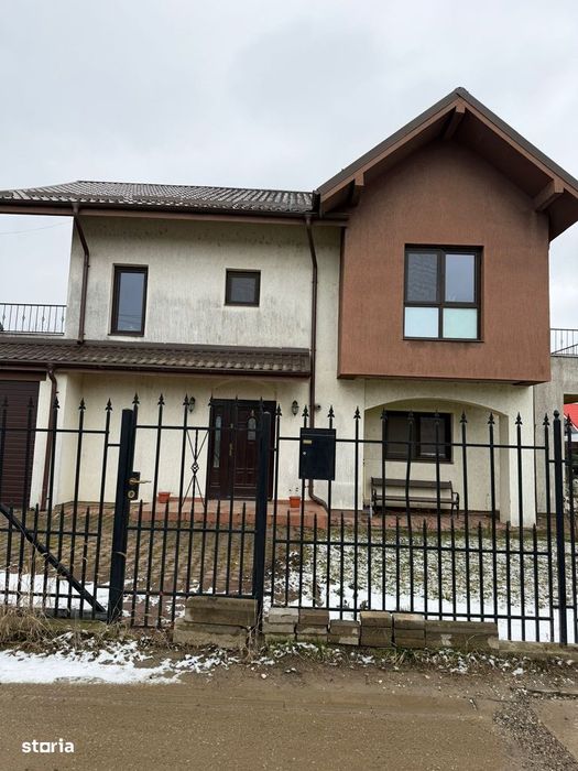 Vand Vila P + 1  Calea Moldovei [ Gheraesti }