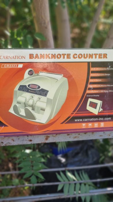 Vând mașini de numărat bani