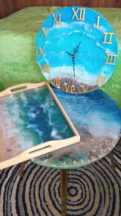 Холна маса в комплект със часовник и поднос