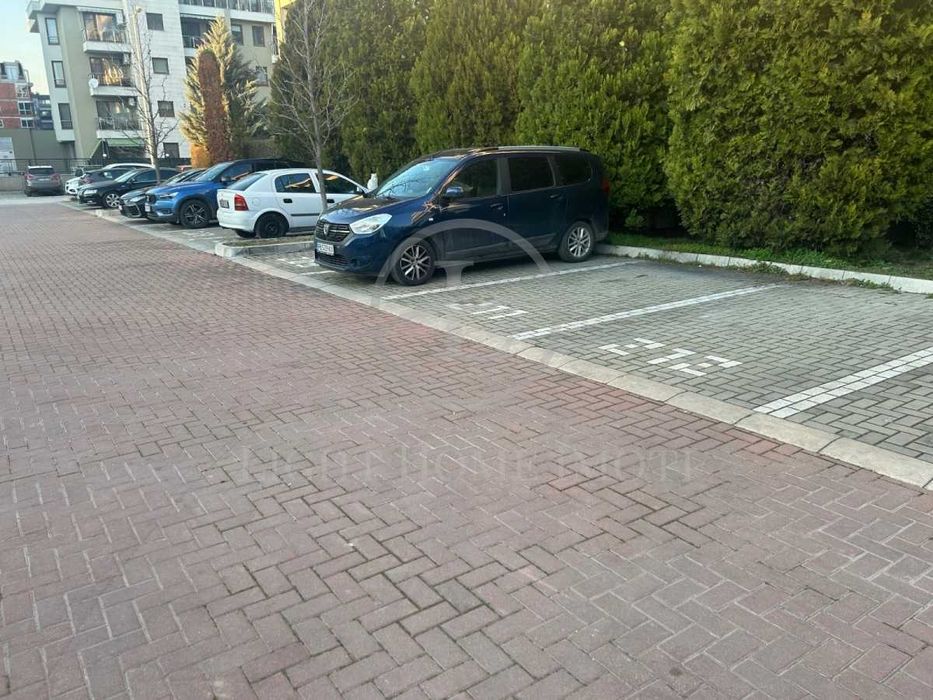 Реф. 3732  Паркомясто / Кършияка