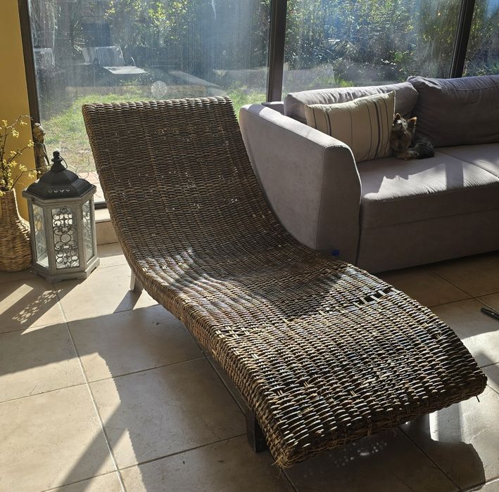 Дизайнерска лежанка естествен ратан
