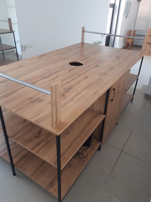 Стол для цветочного салона