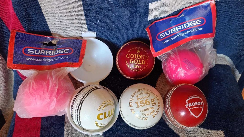 Bile de Cricket din Piele