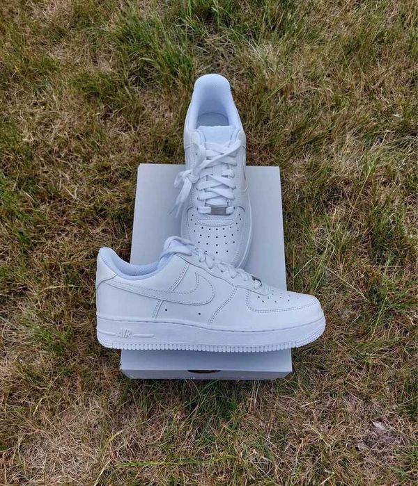 Adidasi Nike Air Force 1 White Edition (Trimit colet cu verificare)