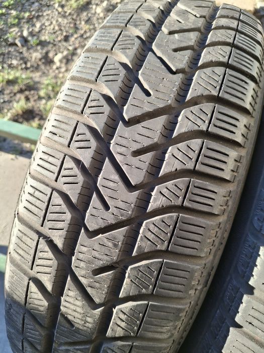 2 Anvelope  de iarnă 175 65 r15 Pirelli