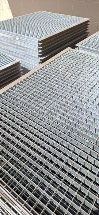 Trepte și gratare zincate