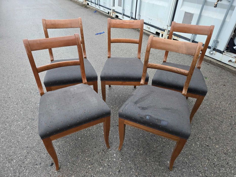 Scaune Vechi din Lemn Tapitate la Sezut 5 Bucati