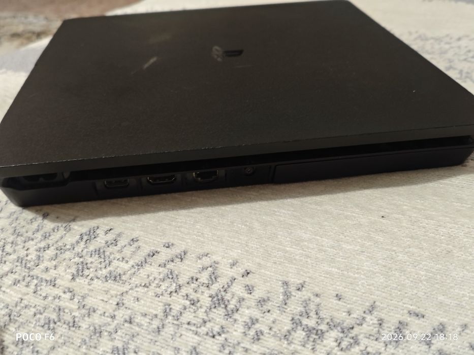Playstation 4 slim