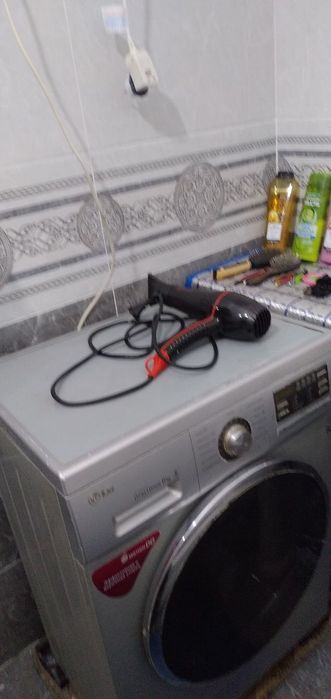 Guliston shahri yangi bozor yangi dom 2 xona balkonli.
