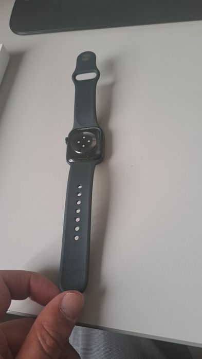 • Apple Watch Series 9, 41 мм