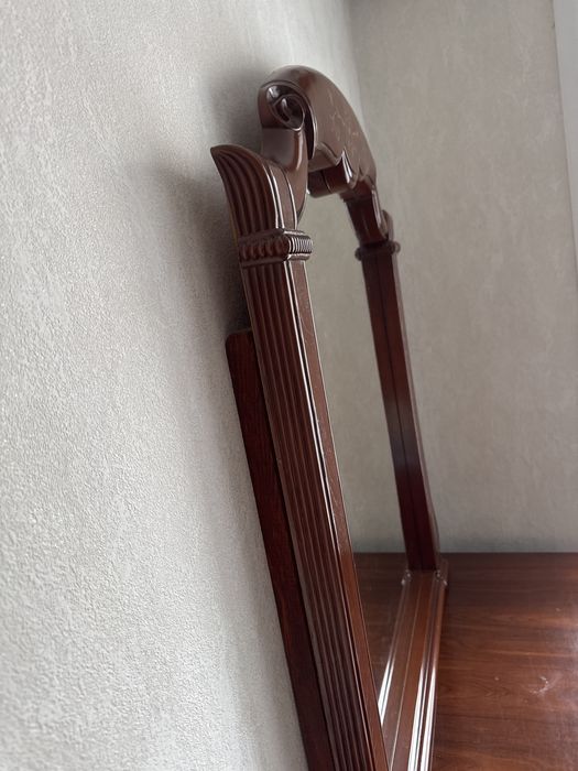 Продам комод с зеркалом